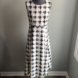 Black and White Empire Waist Sleeveless Dress